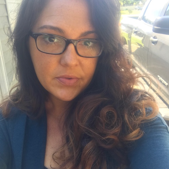 Meet your Posher, Emily - Picture 1 of 1